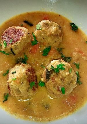 Foto principal de Albóndigas de Soja y berenjena con caldo al queso cremoso