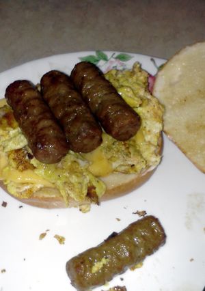 A picture of bagel breakfast.