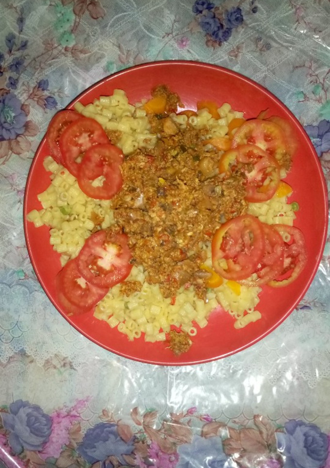 A picture of Macaroni and Scrambled Egg.
