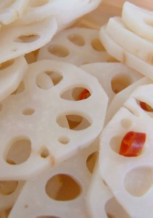 A picture of Super Easy Pickled Lotus Root.
