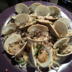 A picture of Linguine Vongole (Linguine with fresh Clam Sauce).