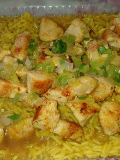 Una foto de Arroz con pollo al curry