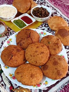 स्टफड मसाला आलू कचौड़ी(विंटर स्पेशल) (Stuffed masala aloo kachori recipe in Hindi) रेसिपी मुख्य फोटो