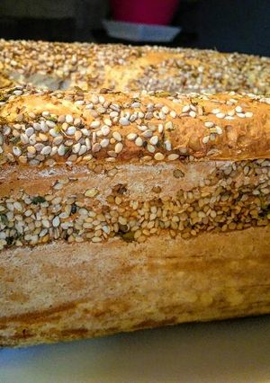 Una foto de PAN Estilo Lactal relleno de Semillas de Sésamo y orégano...!