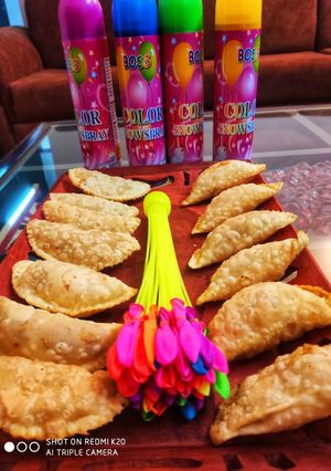 A picture of Delicious gujiya.