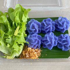 A picture of Chor Muang (Flower Shaped Dumpling filled with fish).