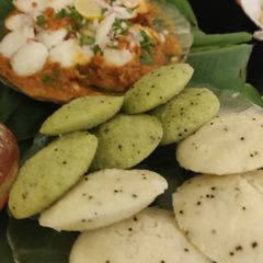 A picture of Dahi suji idli.