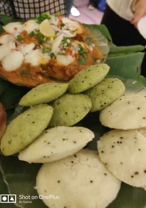 A picture of Dahi suji idli.