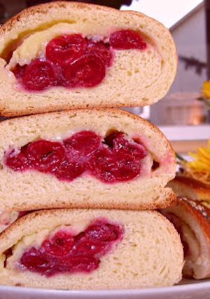 Ünnepi pudingos meggyes recept fotója