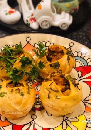A picture of Whosayna’s Veggie Rolls.