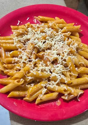 A picture of Red sauce cheesy pasta.