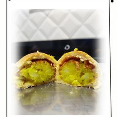 Baked vadapav A picture of Baked vadapav.