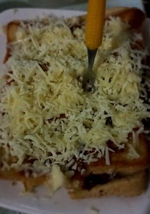 Foto resep Toast fill banana chocolate with cheese blanket,yummm