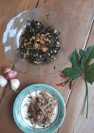 Foto resep Tumis Daun Pepaya dan Teri Goreng Pedas