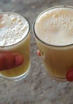 A picture of Sugarcane juice.