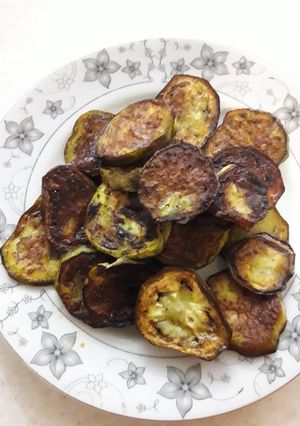 عکسی از دستور ترفند سرخ کردن بادمجان با روغن بسیار کم