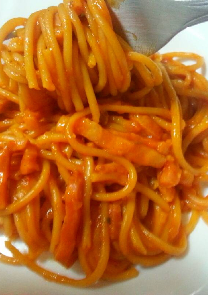 Una foto de Spaghettis a la boloñesa de bacon