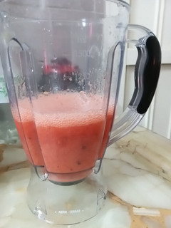Una foto de Licuado de 🍇🍊🍌🍎🍐🍓