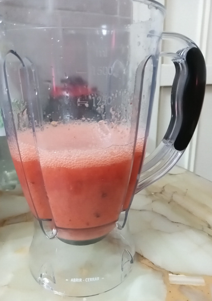 Una foto de Licuado de 🍇🍊🍌🍎🍐🍓