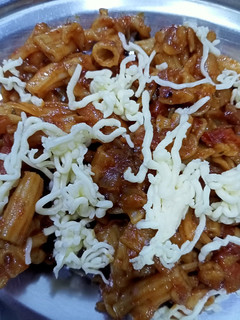 ચીઝી પાસ્તા(Cheesy pasta recipe in gujarati) રેસીપી મુખ્ય ફોટો