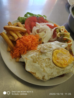 Una foto de Chivito al plato