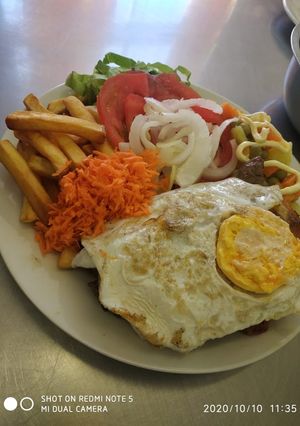 Una foto de Chivito al plato