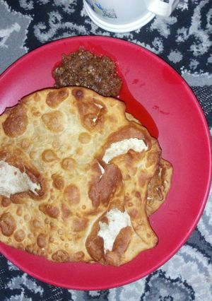 Soyayyen flat bread da yr miya ainihin hoton girkin