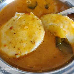 A picture of Idli sambhar.