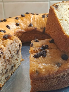 Una foto de Budín húmedo de banana y gelatina