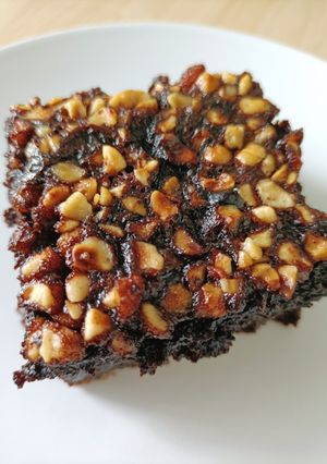 A picture of Wet Hazelnut Cake.