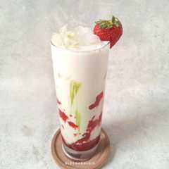 527. Strawberry Matcha Latte-レシピのメイン写真