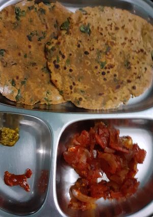 #भाजणीचे थालिपीठ रेसिपी चे मुख्य फोटो 