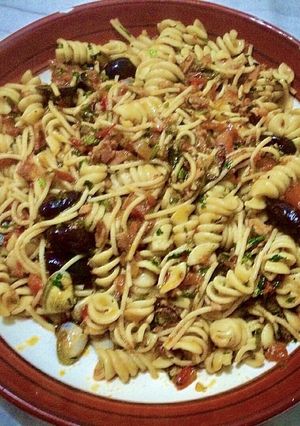 Una foto de Pasta Mix con Almejas & Aceitunas Negras