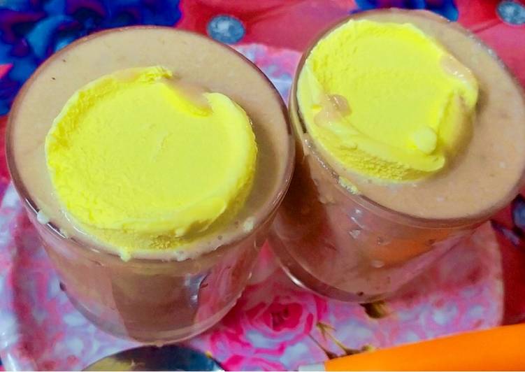 Chikoo milkshake with butterscotch ice cream