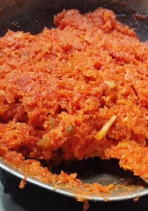 रवेदार गाजर हलवा (Ravedar Gajar Halwa Recipe In Marathi) रेसिपी चे मुख्य फोटो 