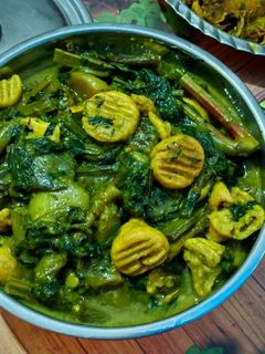 পালং শাকের ঘন্ট (pslak saager ghonto recipe in Bengali) রেসিপির প্রধান ছবি