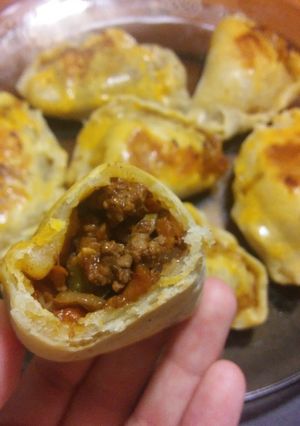 Una foto de Empanaditas de carne y salsa de soja!