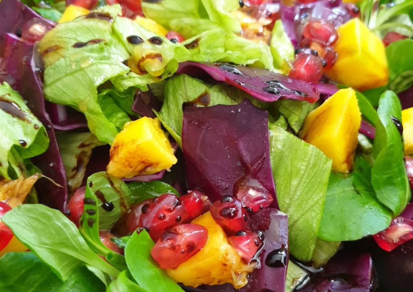 Ensalada con granada y mango