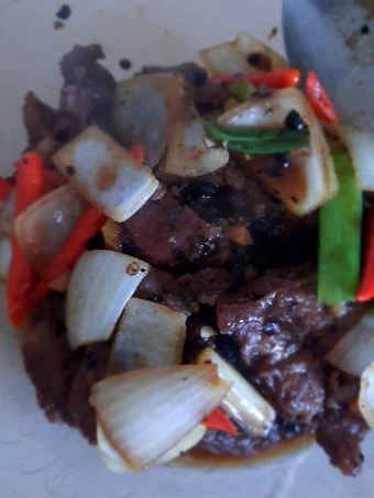 Cara Mudah Menyiapkan Resep Sapi lada hitam ekonomis Anti Ribet, Lezat Sekali