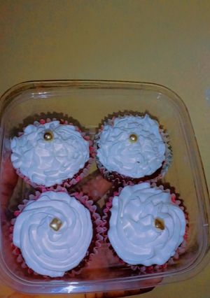 A picture of Frosted Chocolate Cupcakes.
