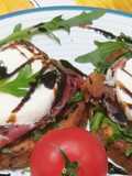 Crostini cu jambon serrano și mozzarella
