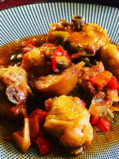 Una foto de Pollo al chilindrón en olla de cocción lenta