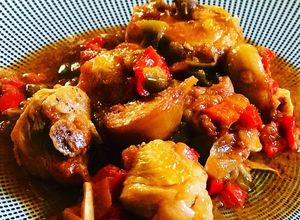 Foto principal de Pollo al chilindrón en olla de cocción lenta