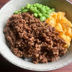 A picture of Yakiniku Beef Soboro Rice Bowl.