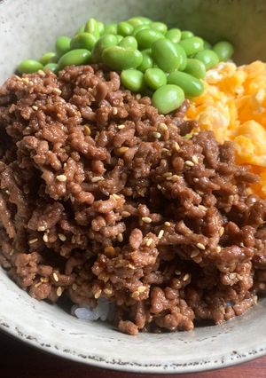 A picture of Yakiniku Beef Soboro Rice Bowl.