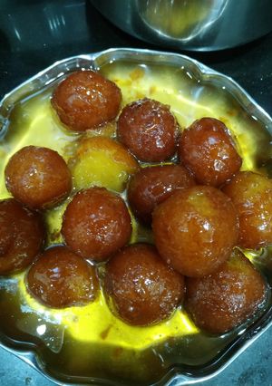 गुलाब जामुन (Gulam jamun recipe in hindi) रेसिपी मुख्य फोटो
