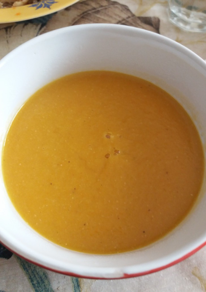 Una foto de Sopa lentejas rojas y zanahoria🥕