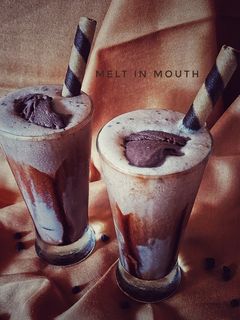 চকোলেট মিল্কশেক (Chocolate Milkshake recipe in bengali) রেসিপির প্রধান ছবি