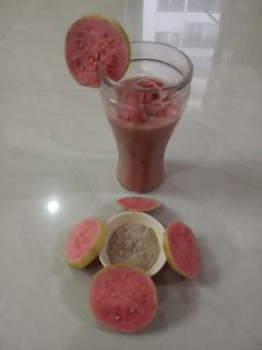 લાલ જામફળ નો જ્યુસ (Lal Jamfal Juice Recipe In Gujarati) રેસીપી મુખ્ય ફોટો