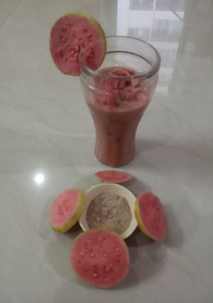 લાલ જામફળ નો જ્યુસ (Lal Jamfal Juice Recipe In Gujarati) રેસીપી મુખ્ય ફોટો